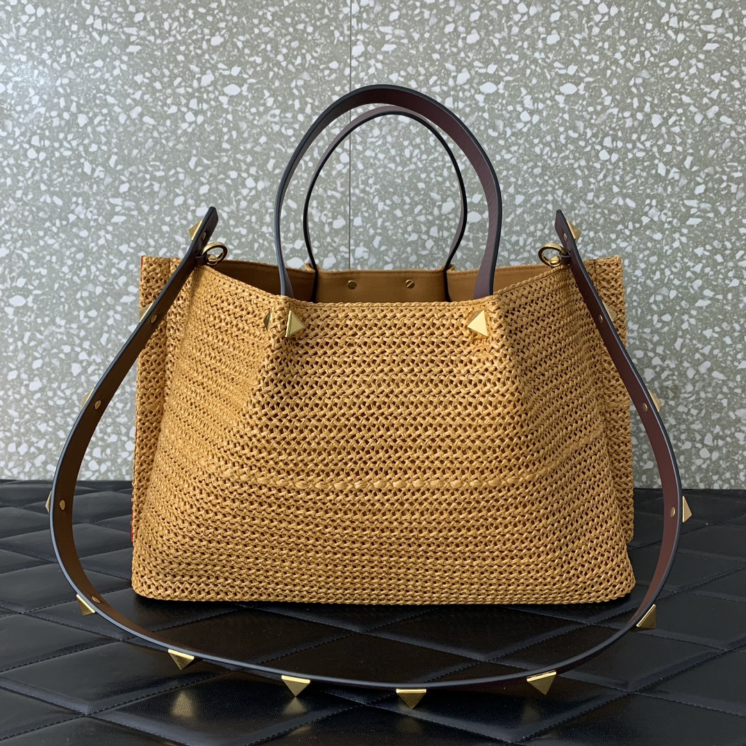 Valentino Garavani Medium Shoulder Bag in Chocolate Synthetic Raffia 